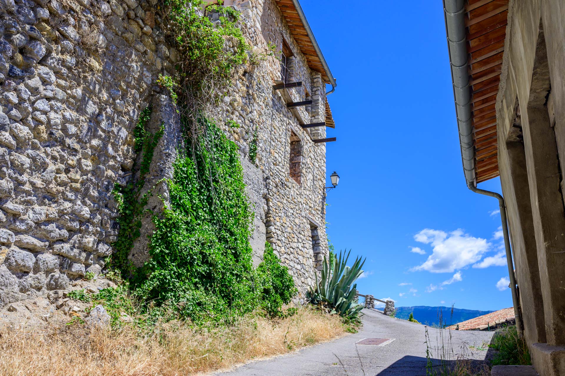 les rues de Coubons dans les Alpes de Haute-Provence