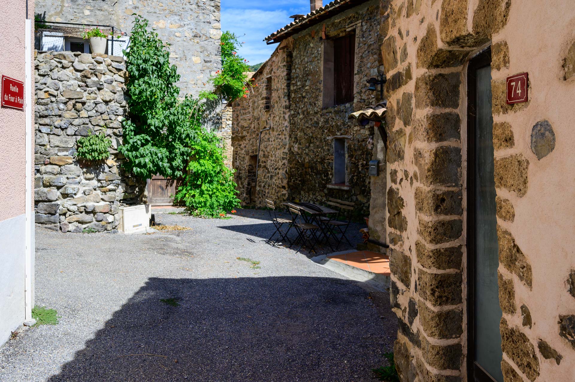 Dorp Entrages in het departement Alpes-de-Haute-Provence