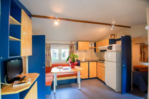 camping les eaux chaudes cottage 3 chambre 02